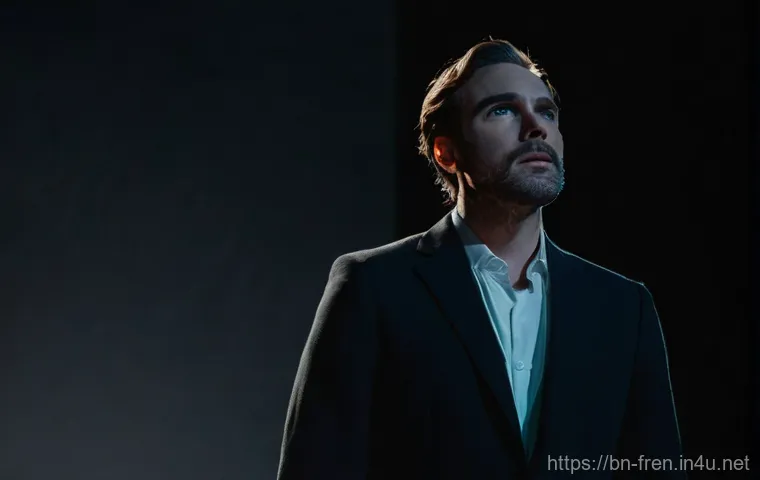 프랑스어 연극 용어 - A theatrical stage bathed in dramatic, warm lighting. On stage, a diverse group of actors, fully clo...